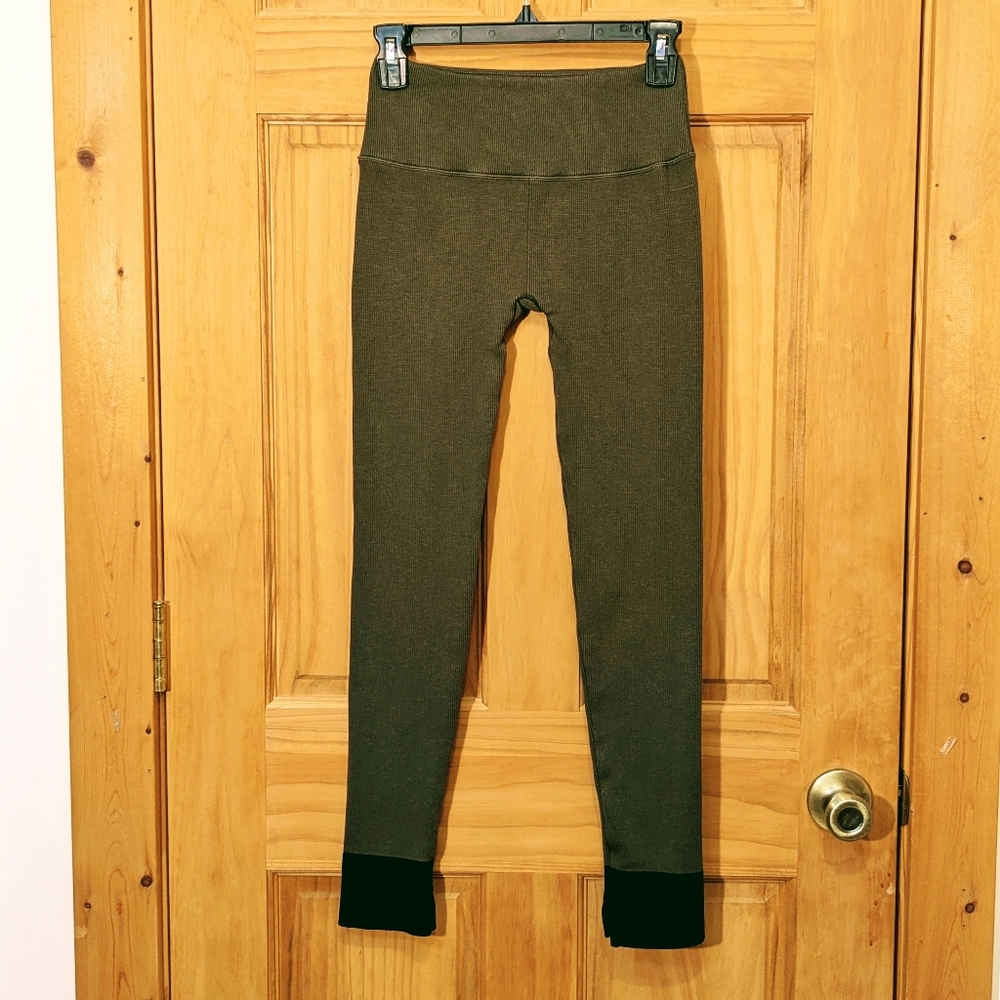 Fabletics High Waisted Seamless Leggings Ribbed Soft Women's SM Green Athleisure